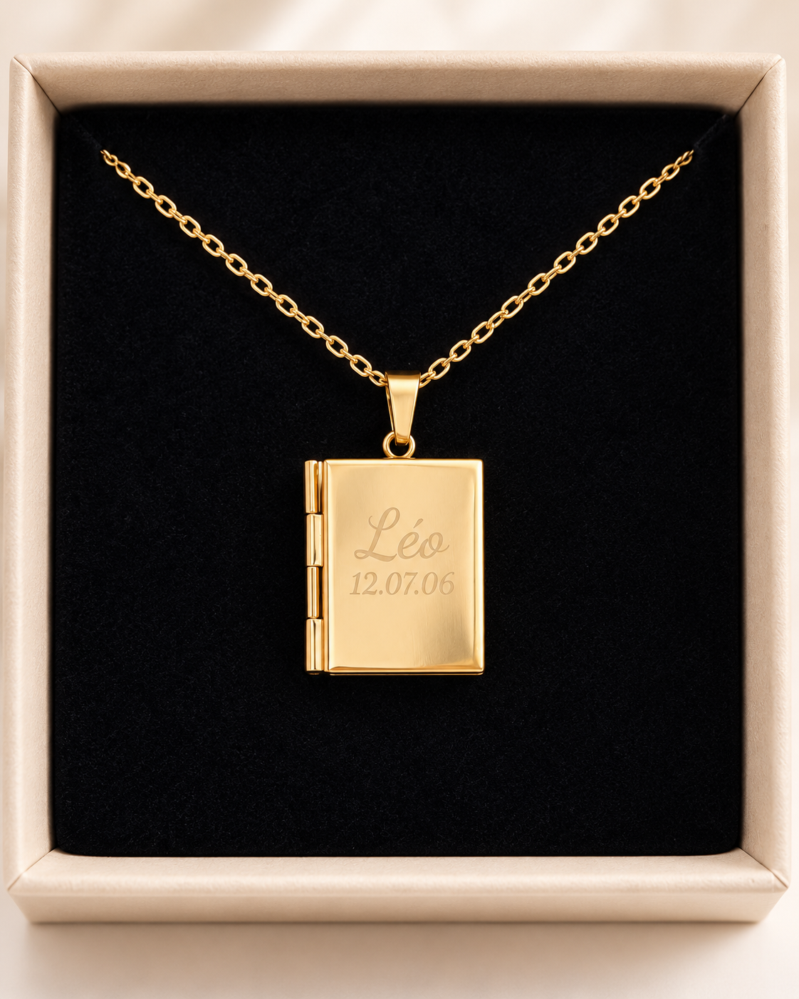 Collier photo personnalisé médaillon forme livre à graver