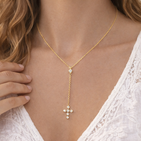 GAVU Collier Croix Chrétienne Femme - Acier Inoxydable Plaqué Or 18K - Pendentif Croix