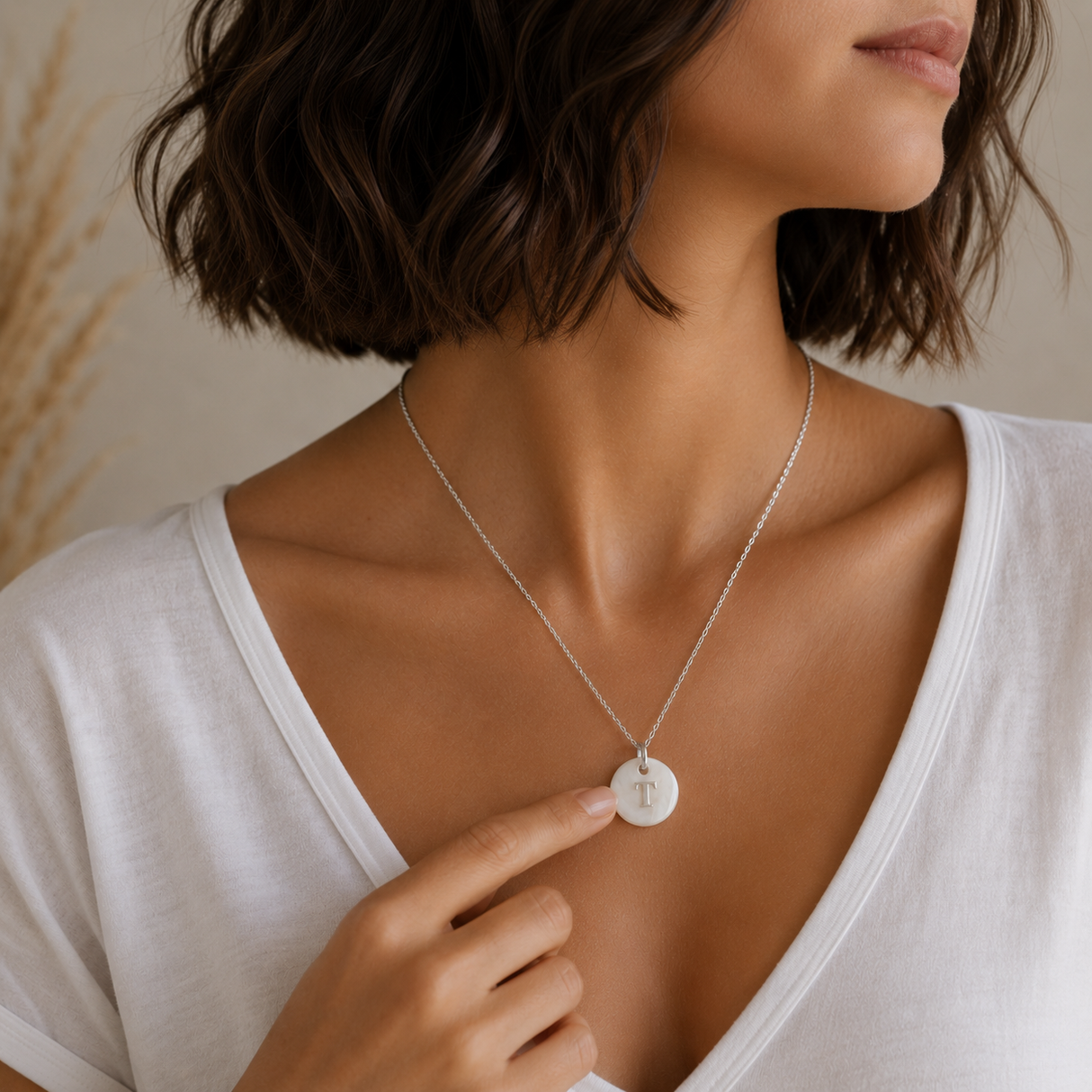 Collier personnalisé lettre nacre gravée  en acier inoxydable