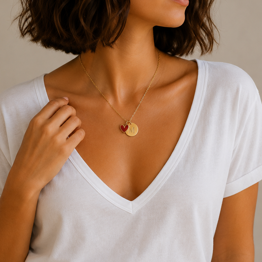 Collier personnalisé médaille gravée lettre fleur initiale en acier inoxydable coeur rouge