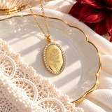 Collier personnalisé médaille gravée ovale strass