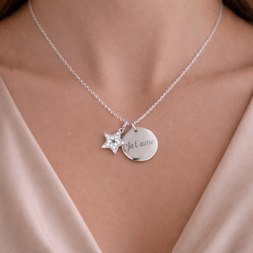 Collier personnalisé médaille gravée étoile strass