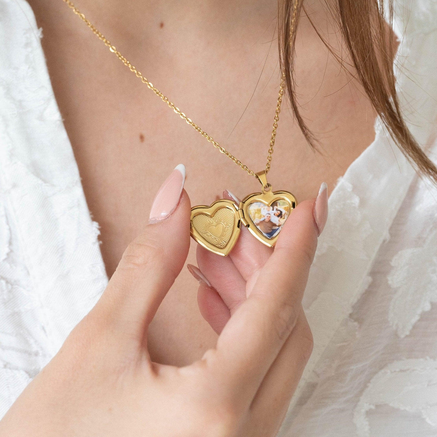 Collier photo or personnalisé médaillon coeur avec motif gravé