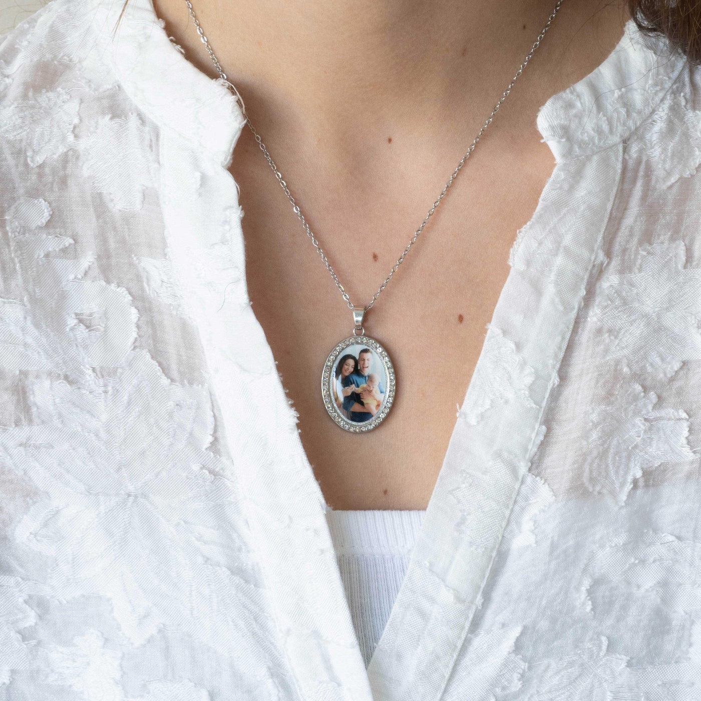 Collier argent photo médaillon ovale strass