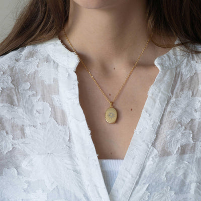 Collier photo or personnalisé médaillon ovale acier inoxydable motif soleil