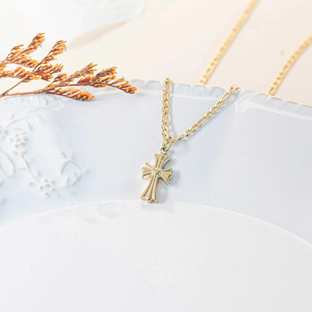 Collier petite croix chrétienne acier inoxydable or pour femme