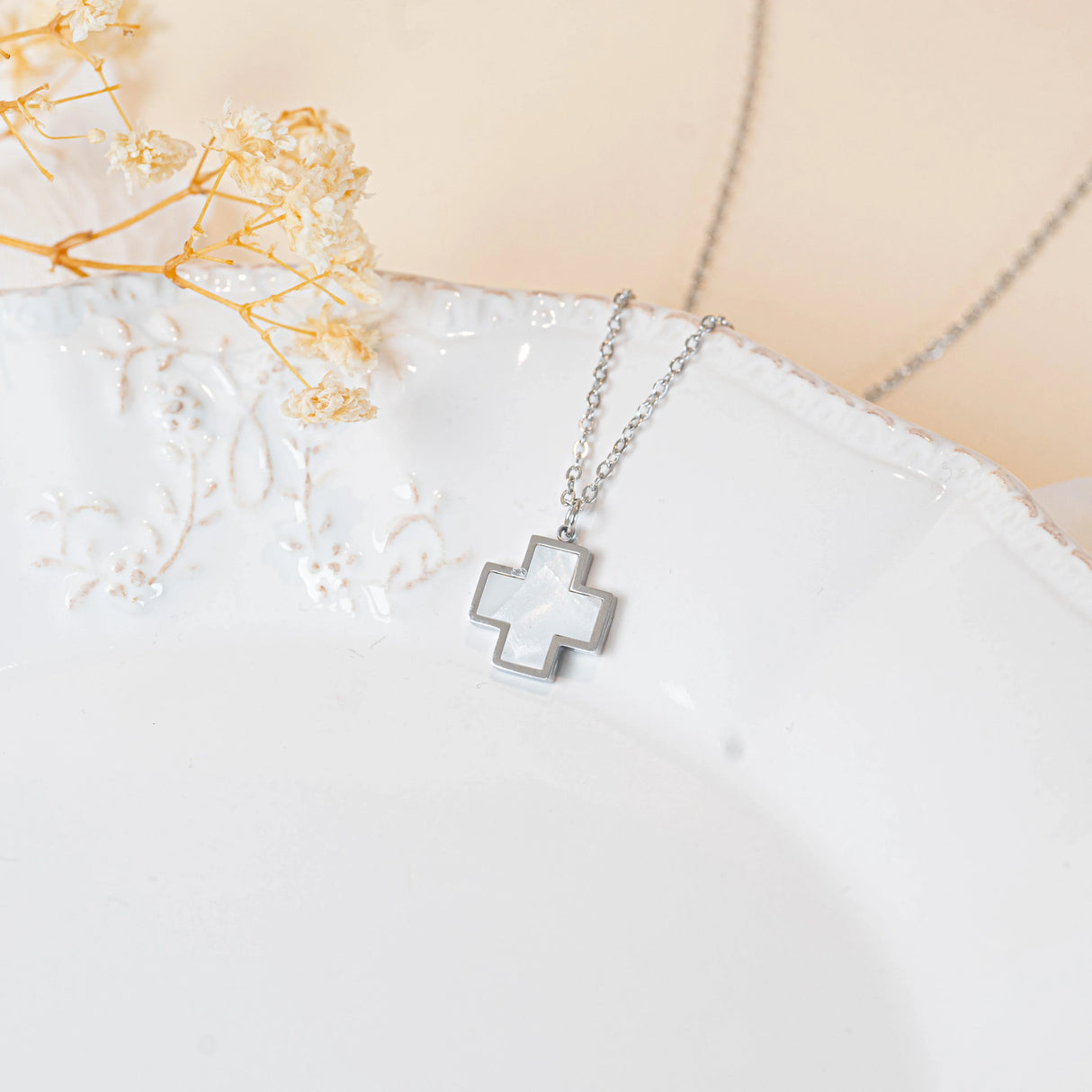Collier croix chrétienne argenté avec pendentif croix nacre en acier inoxydable pour femme