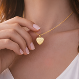 Collier personnalisé médaille petit coeur gravée Collier personnalisé médaille petit coeur gravée - Doré | Creabibenval