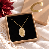 Collier personnalisé médaille gravée ovale strass