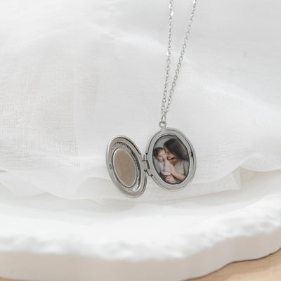 Collier photo argent personnalisé médaillon ovale motif à graver en acier inoxydable