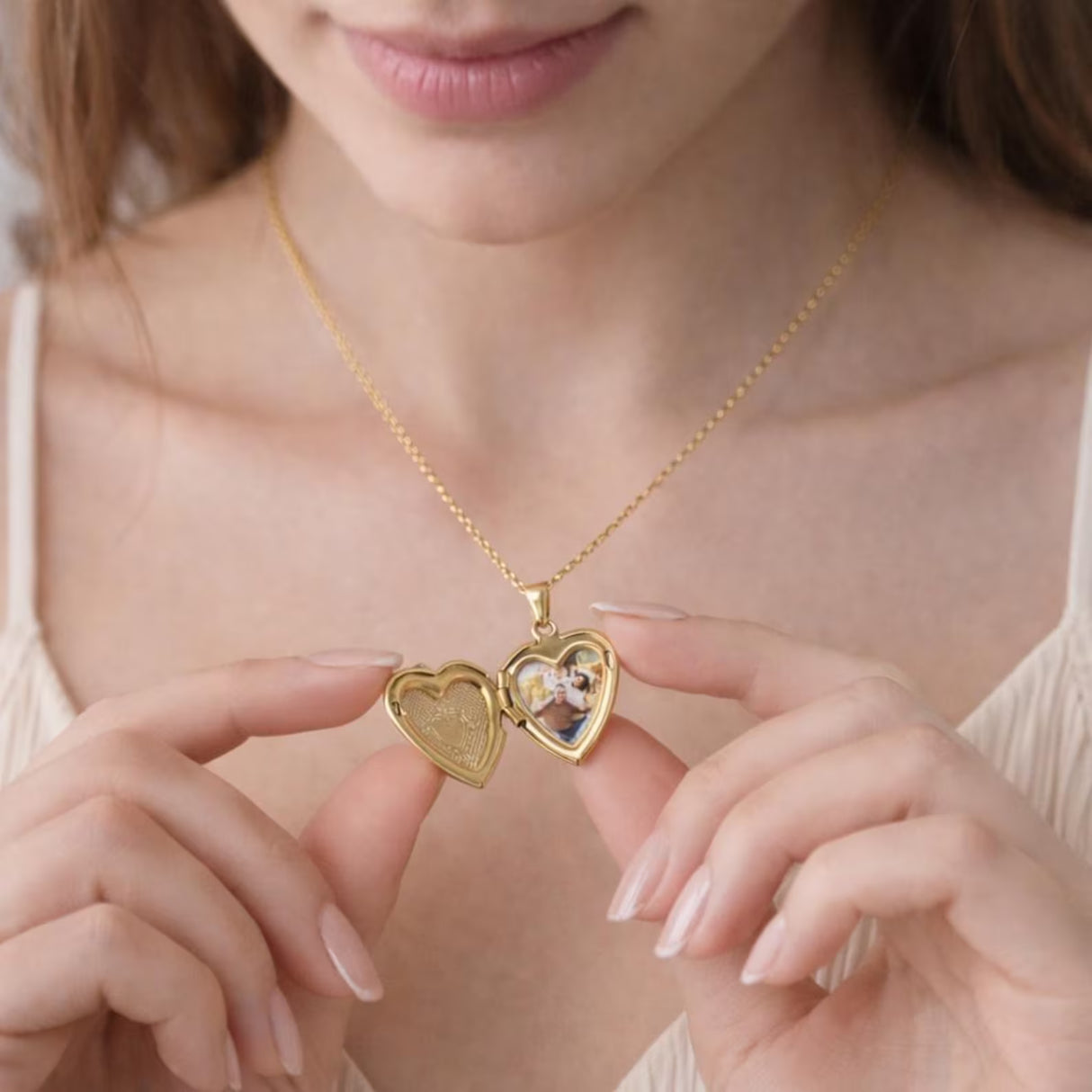 Collier photo personnalisé médaillon coeur motif gravé acier inoxydable