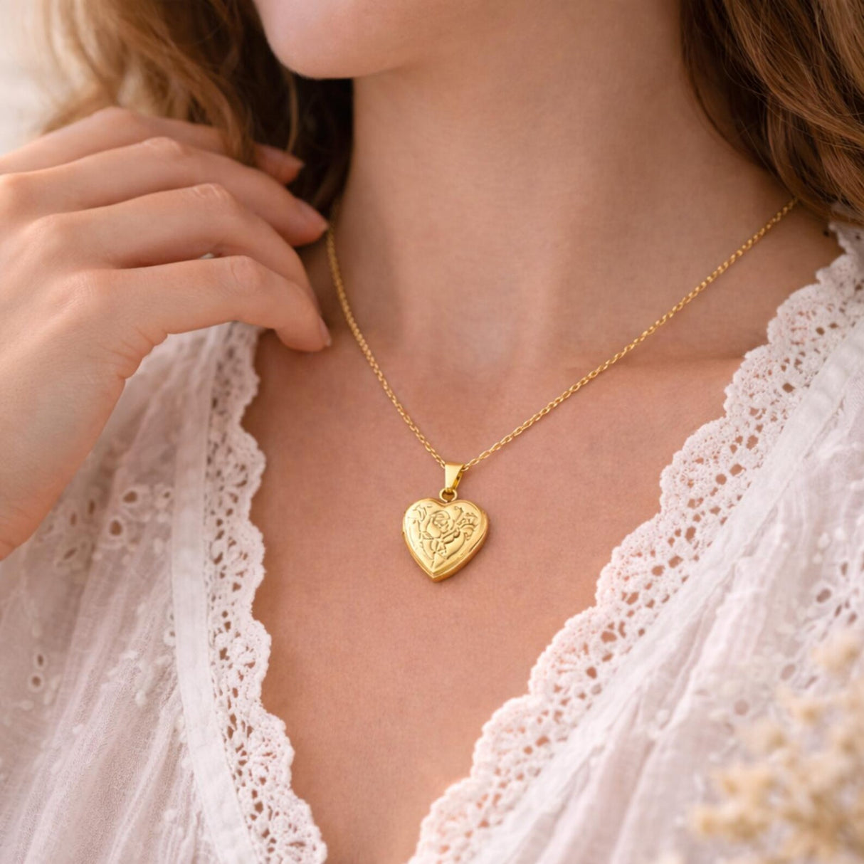 Collier photo personnalisé médaillon coeur motif fleur gravé acier inoxydable