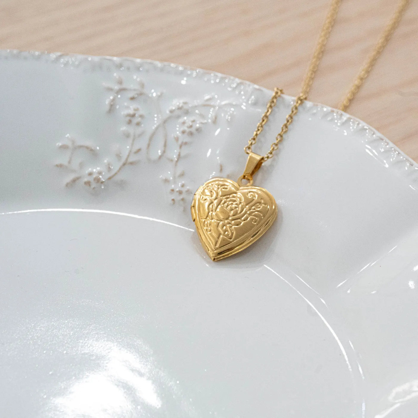 Collier photo or personnalisé médaillon coeur avec motif gravé fleur acier inoxydable