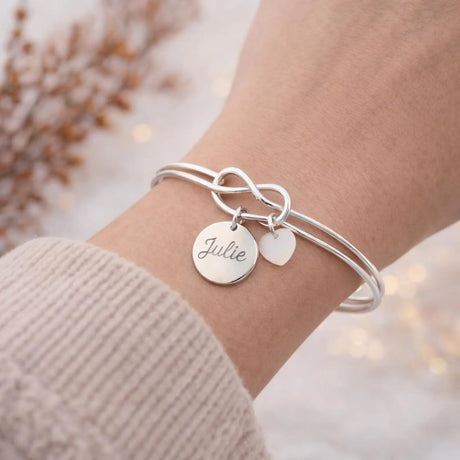 Bracelet jonc personnalisé médaille gravée breloque nacre