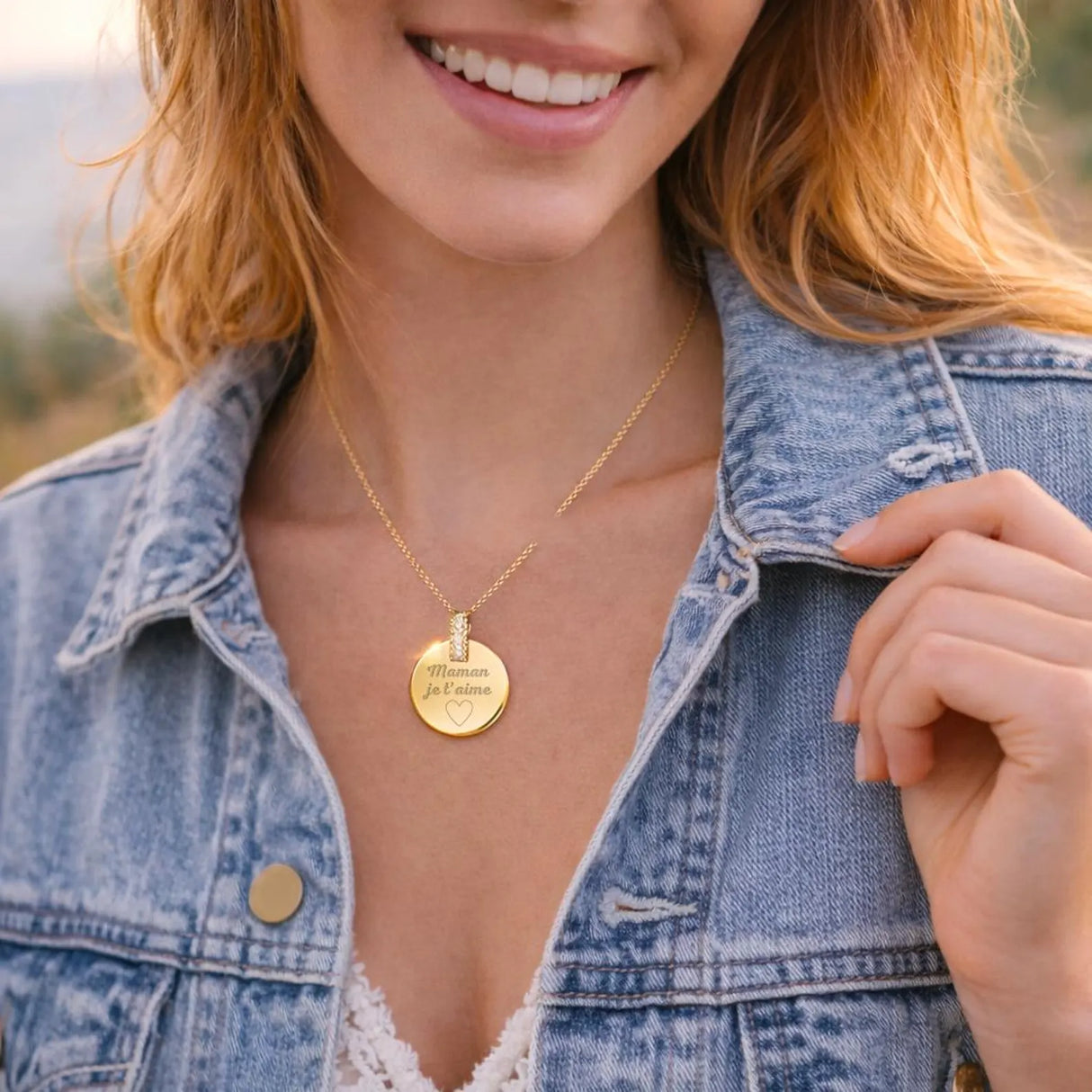 Collier personnalisé médaille ronde gravée passant strass cadeau maman