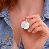 Collier personnalisé médaille ronde gravée passant strass cadeau maman