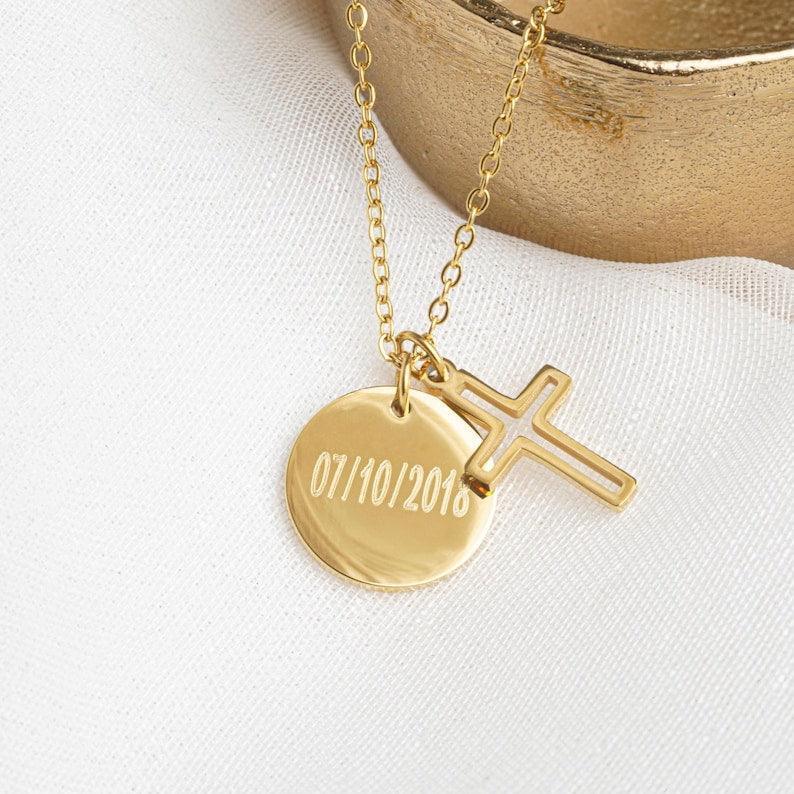 Collier médaille 15mm personnalisée gravée avec croix chrétienne or acier inoxydable femme