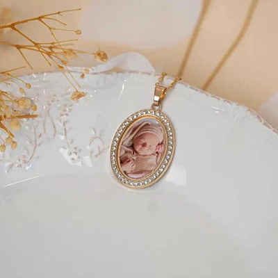 Collier or photo médaillon ovale strass