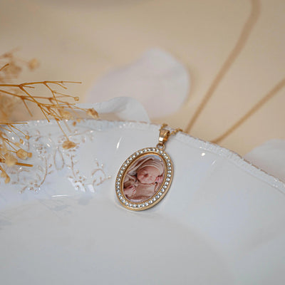 Collier or photo médaillon ovale strass