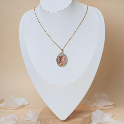 Collier or photo médaillon ovale strass