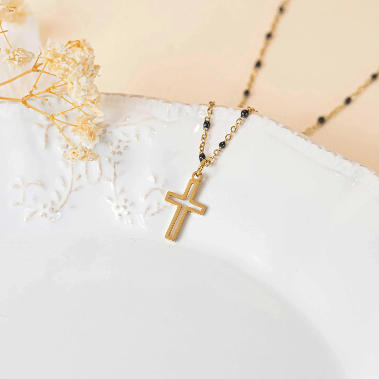 Collier croix chrétienne chaine perlée or et noire acier inoxydable femme