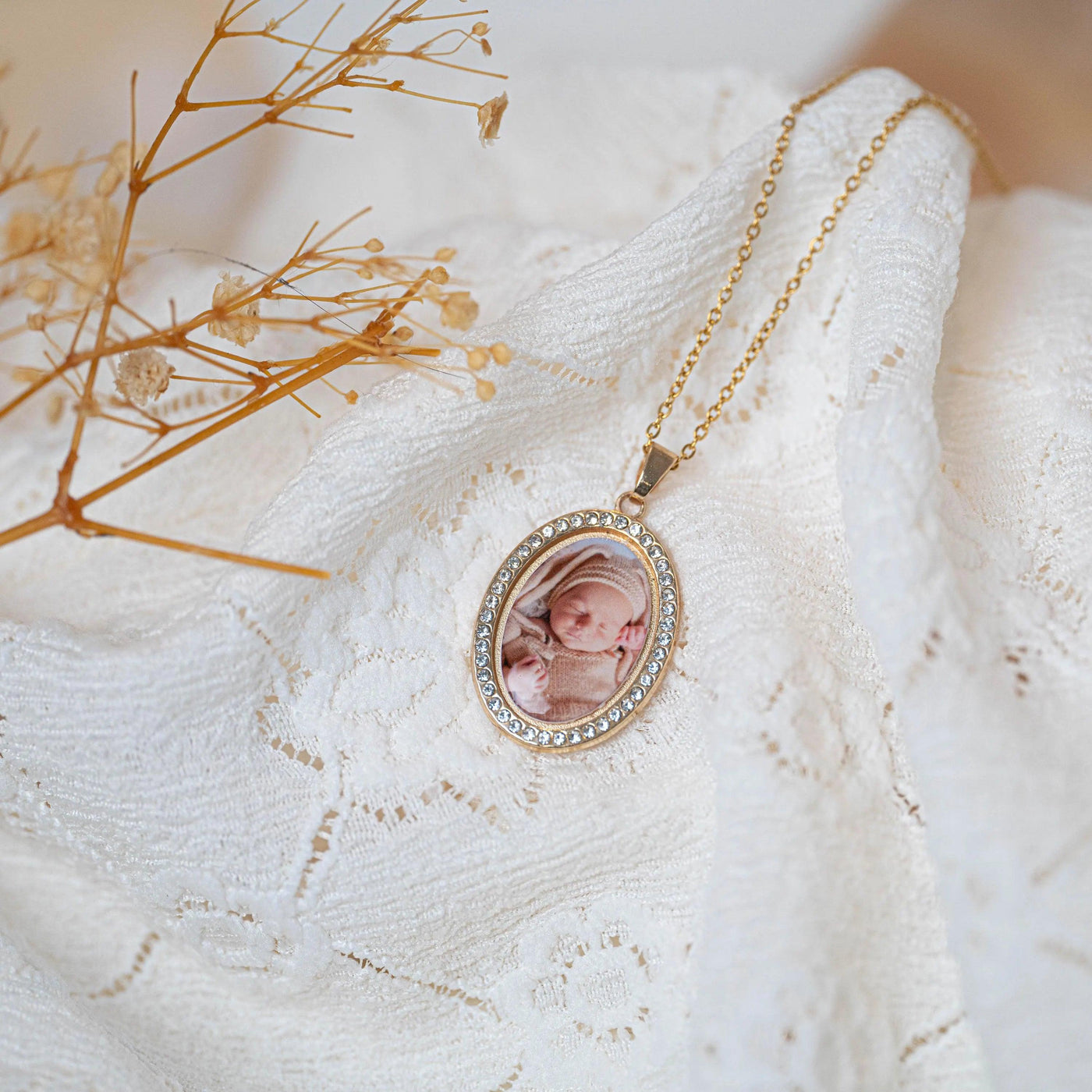 Collier or photo médaillon ovale strass