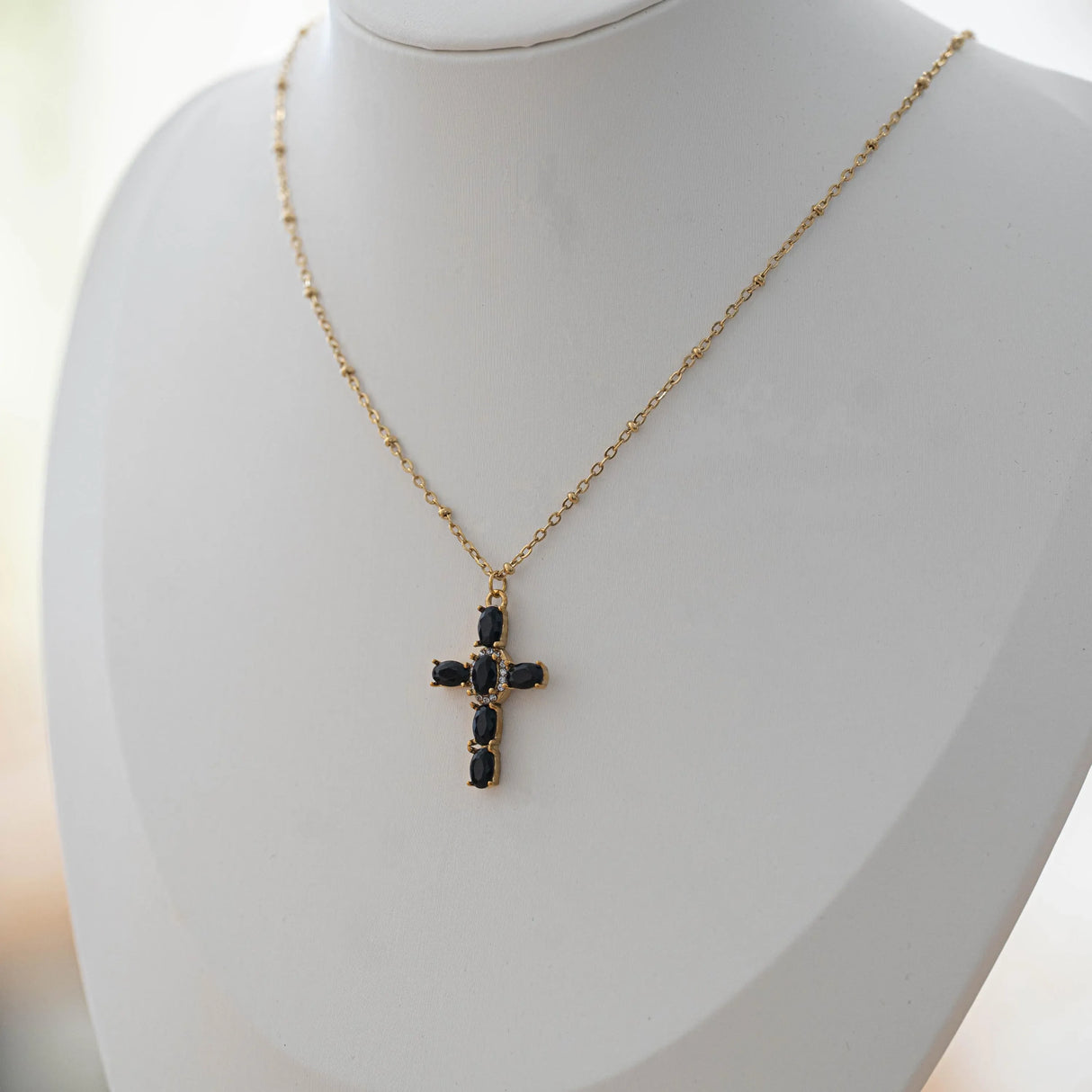 Collier croix or perle noir strass chaine perlée pour femme en acier inoxydable