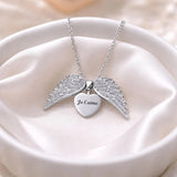 Collier personnalisé médaille gravée ailes d'ange strass