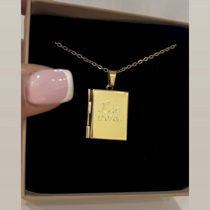 Collier photo personnalisé médaillon forme livre à graver