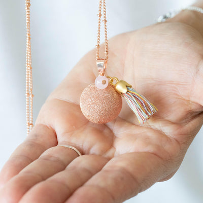 Bola de grossesse sablé perle quartz rose pompon multicolore | Creabibenval