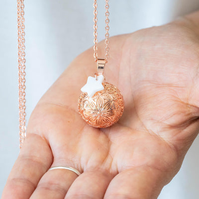 bola de grossesse motif fleur or rose breloque nacre | Creabibenval